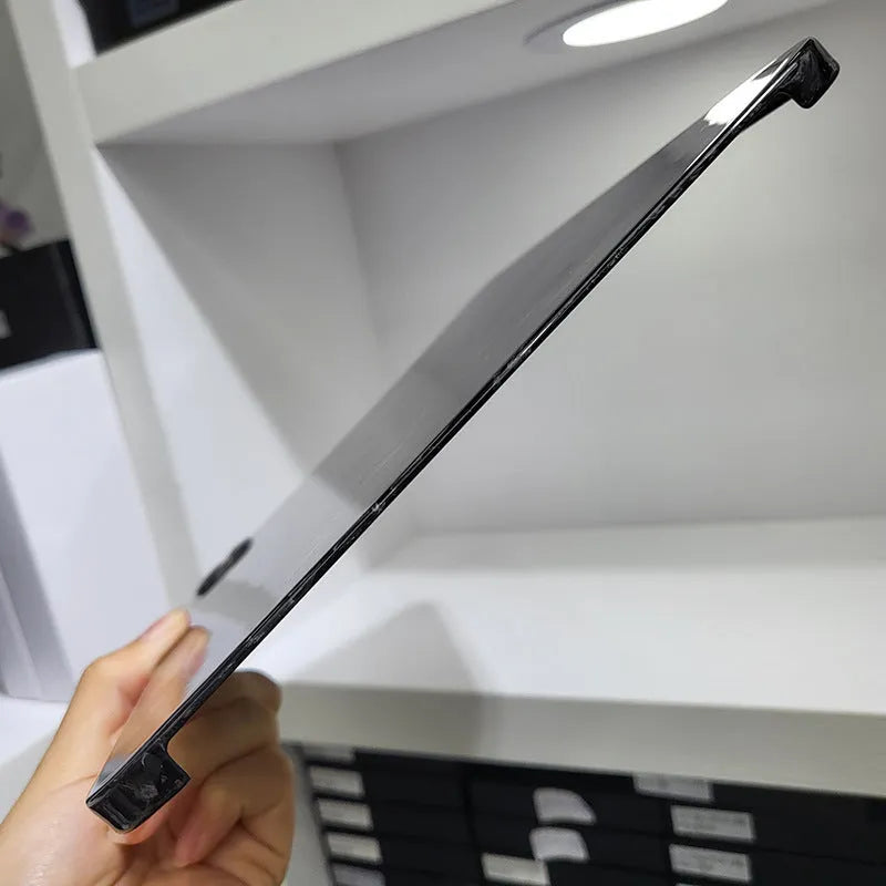Genuine carbon fibre hard protective case for Apple iPad Pro 11 tablet in matte and forged finishes.