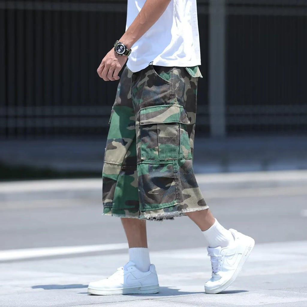 Men's retro camouflage shorts in loose fit with cropped length and cotton-polyester fabric