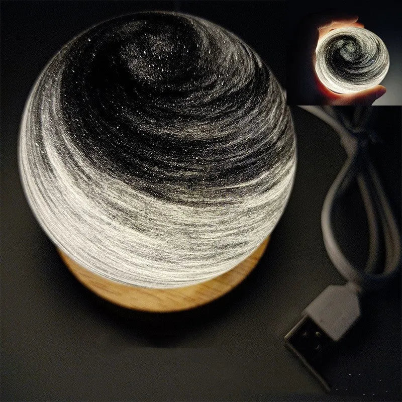 Planet-themed USB plug-in night light with three-colour dimming on a base, showing 80x90mm size.