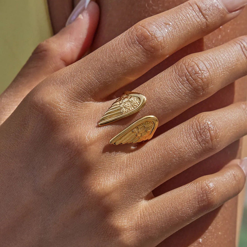 Stainless steel opening ring with electroplated colour finish in ins style.