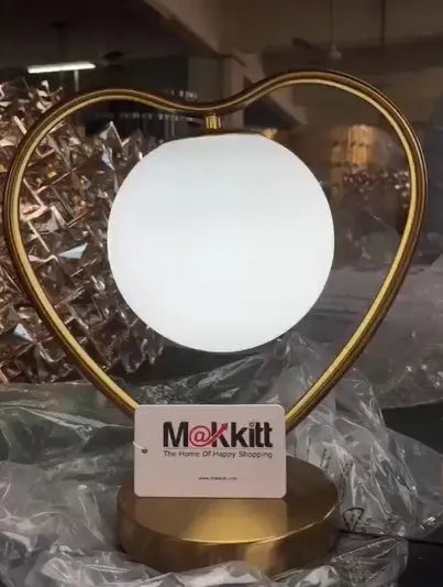 Heart-shaped LED lamp with colour changing lights and USB cable