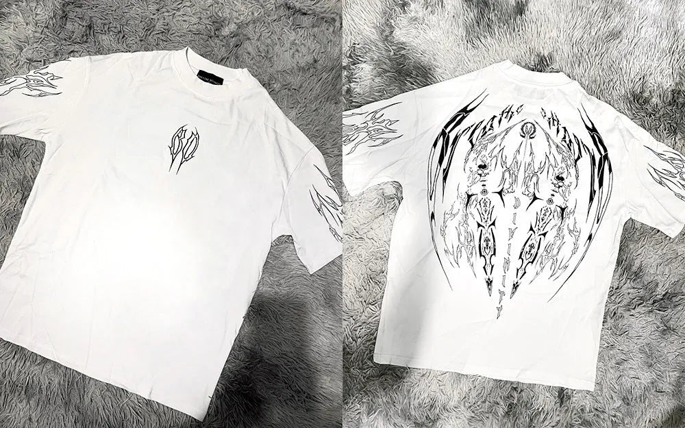 A dark style, loose-fitting plus size men's cotton short-sleeved T-shirt with gilding craft detail.