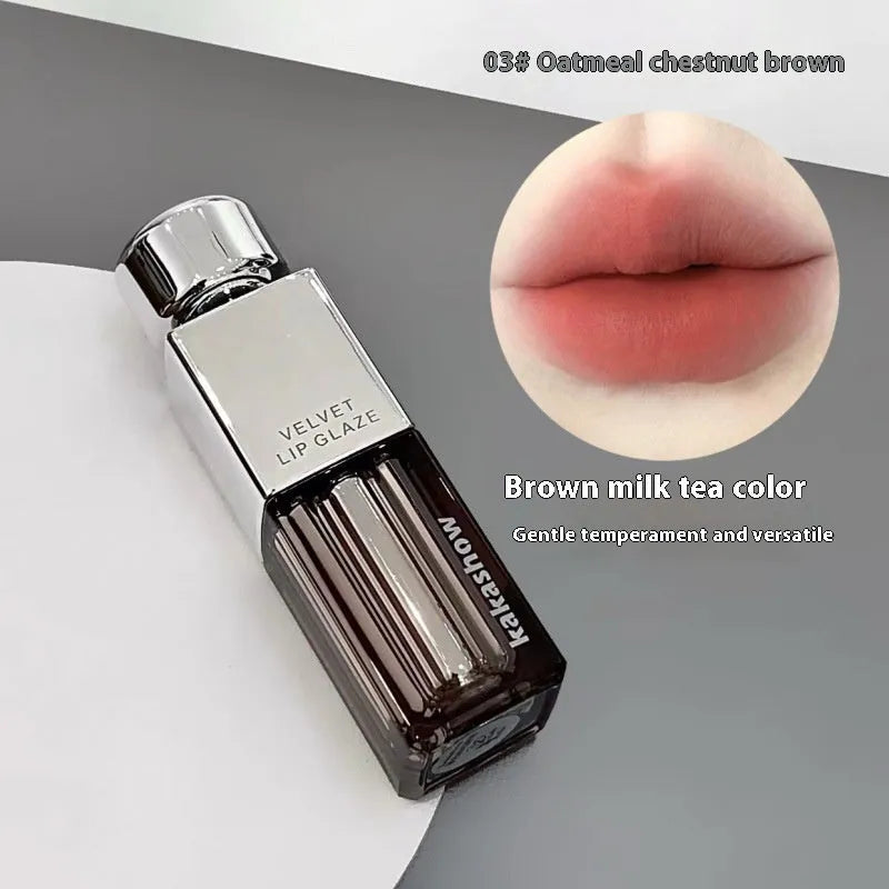 Matte soft mist lipstick in six velvet shades with 1.8g content