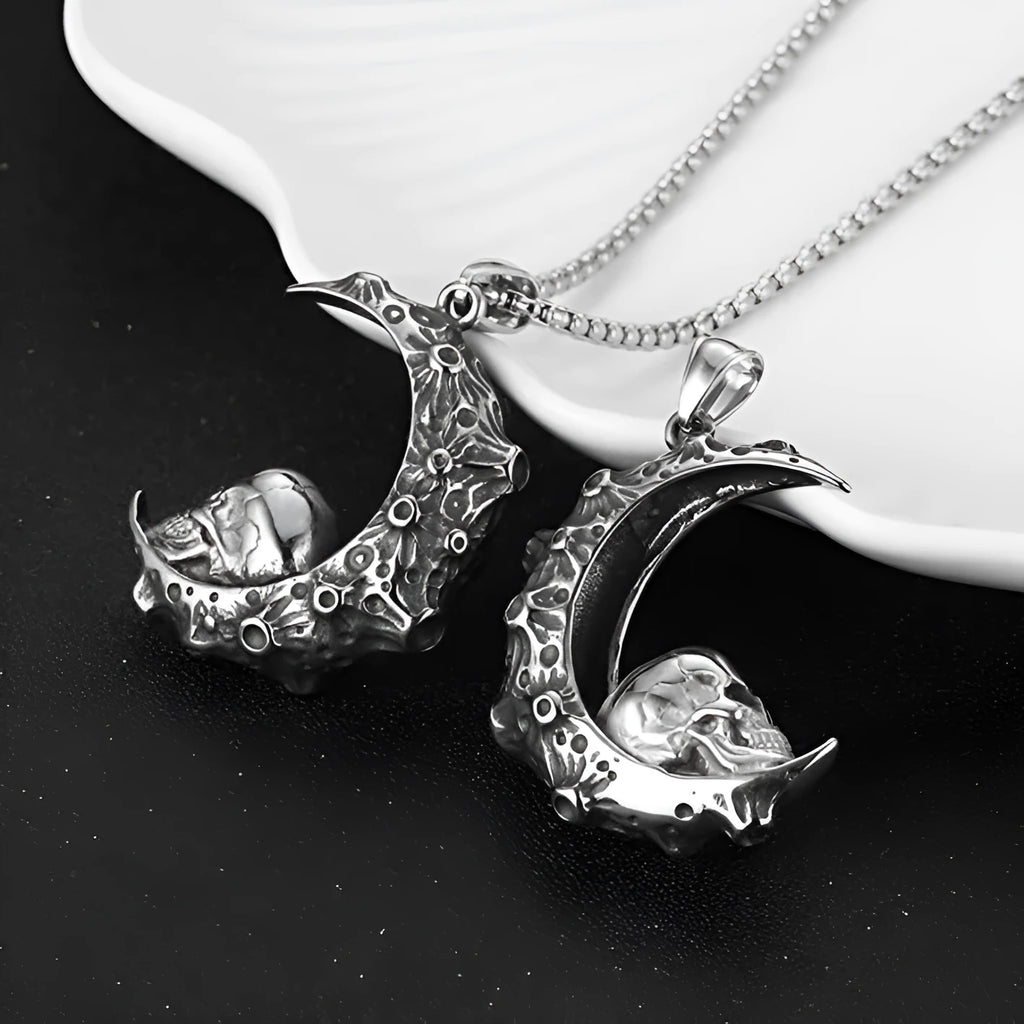 Men's silver skull necklace with alloy pendant and stainless steel chain in sports style