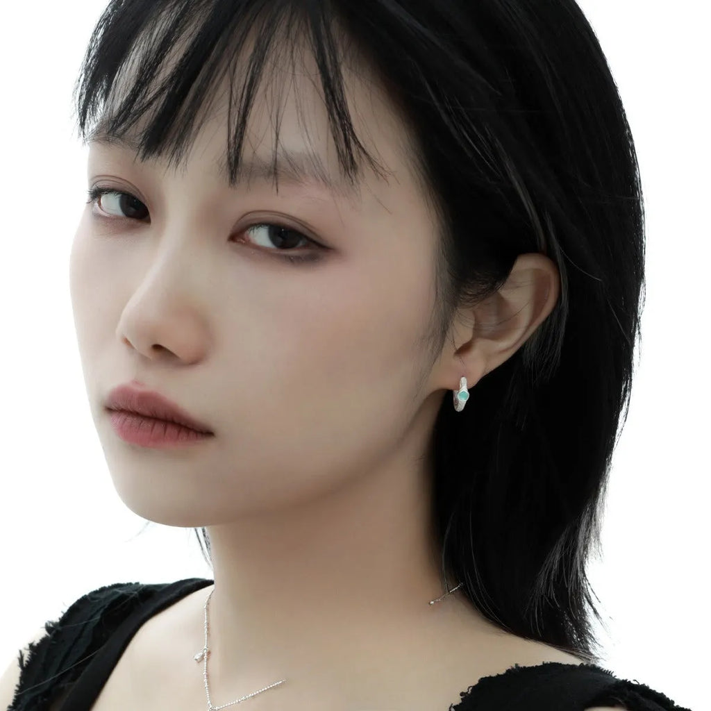 925 silver geometric ear clip with burnt silver electroplated finish and round elements