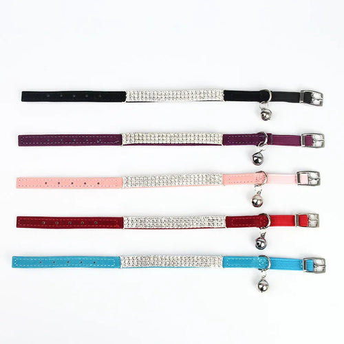 Velvet cat collar with rhinestones in an adjustable 20-30cm size on colour swatches.