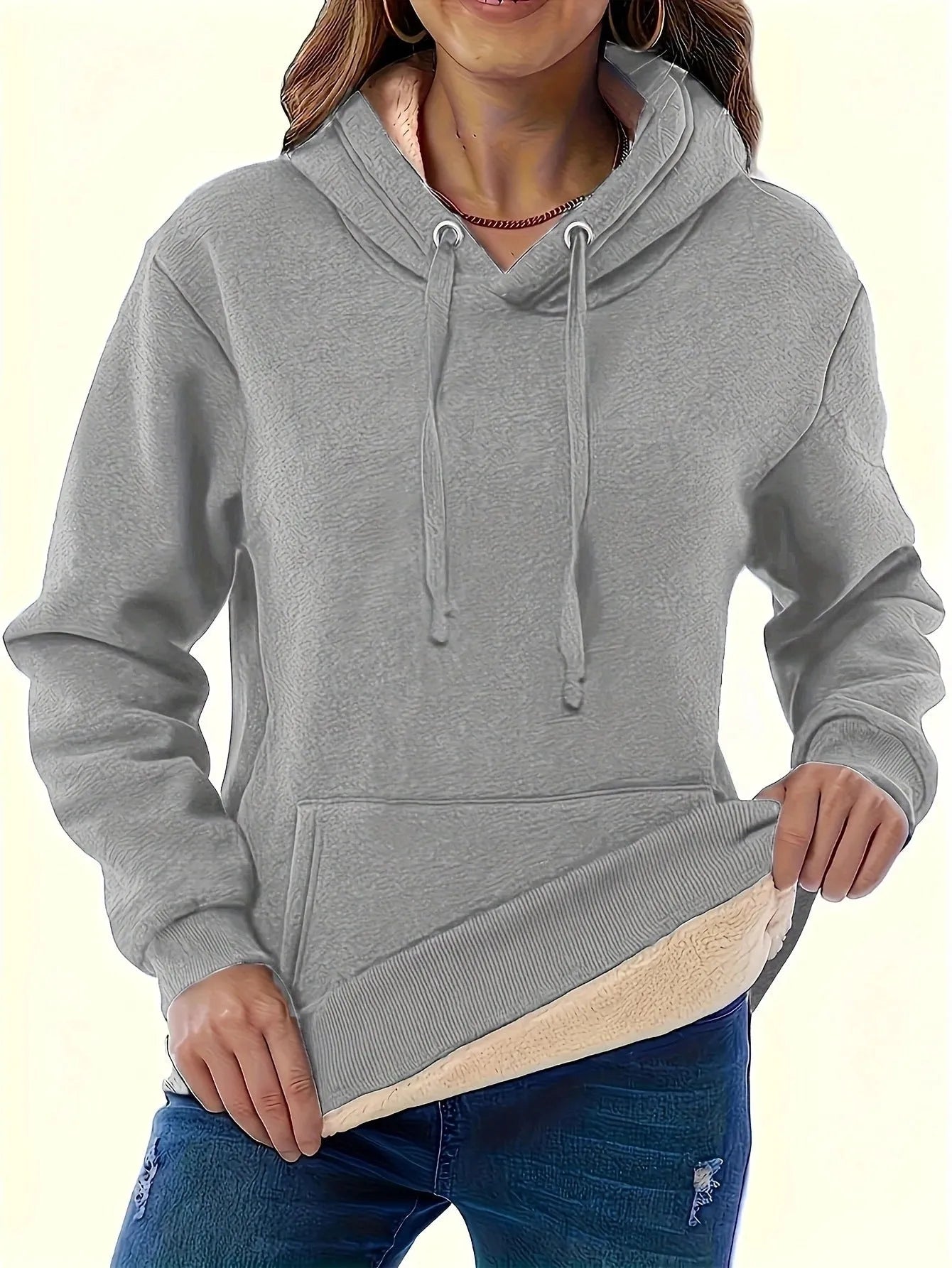 Women's loose fit hooded sweatshirt in thick polyester fabric with side pockets