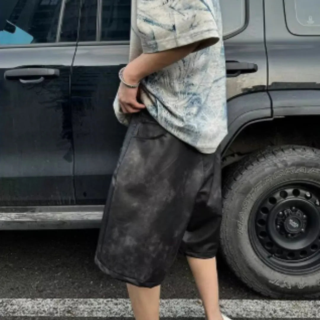 Korean oversized T-shirt in solid colour with round neck and short sleeves