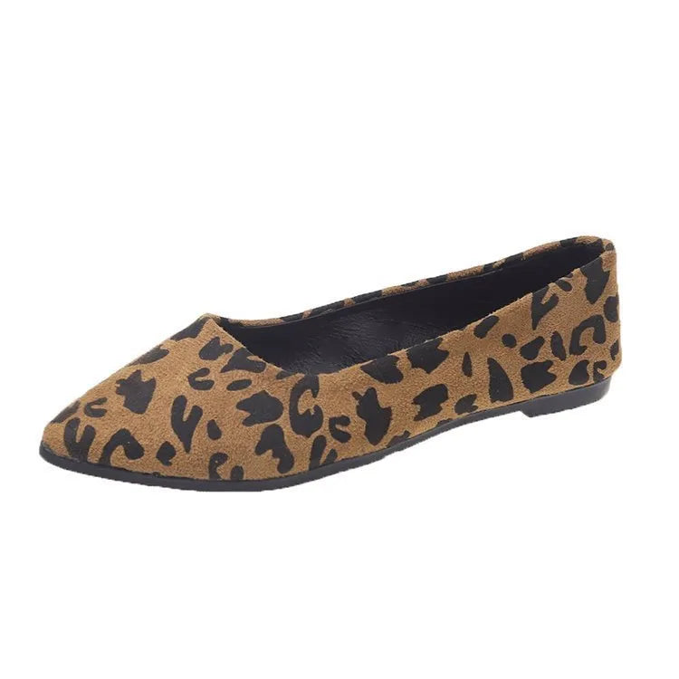 Women's leopard print flat pumps with pointed toe and low heel on rubber sole