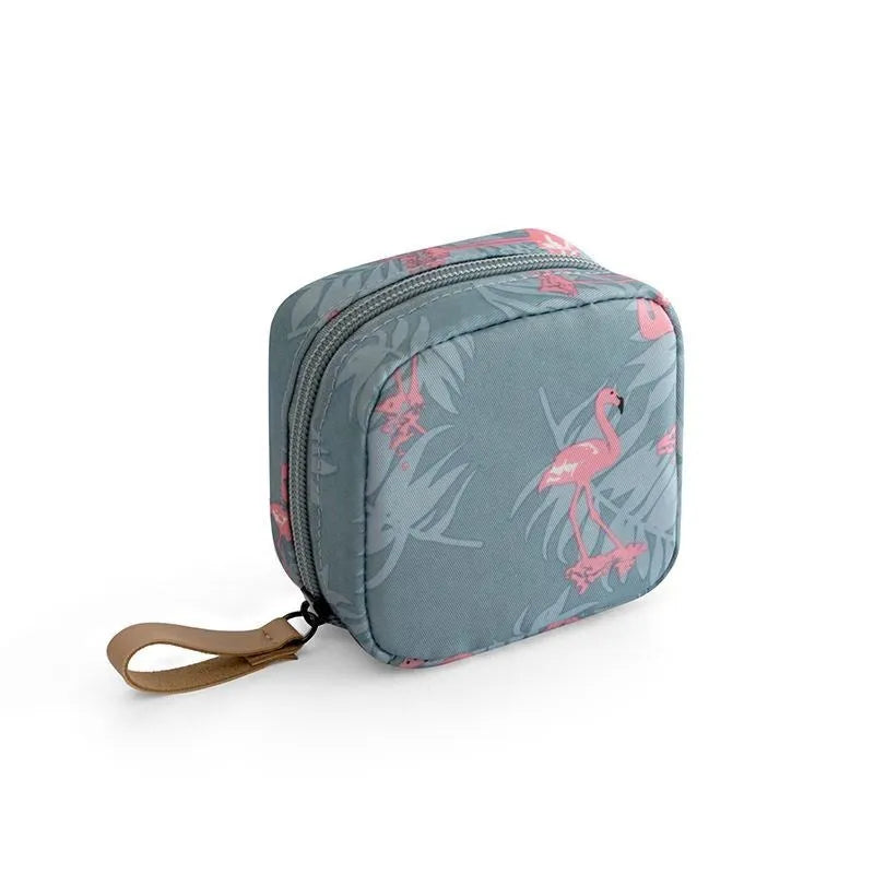 Cube-shaped cloth makeup storage bag with zip closure in blue, pink, white colour options