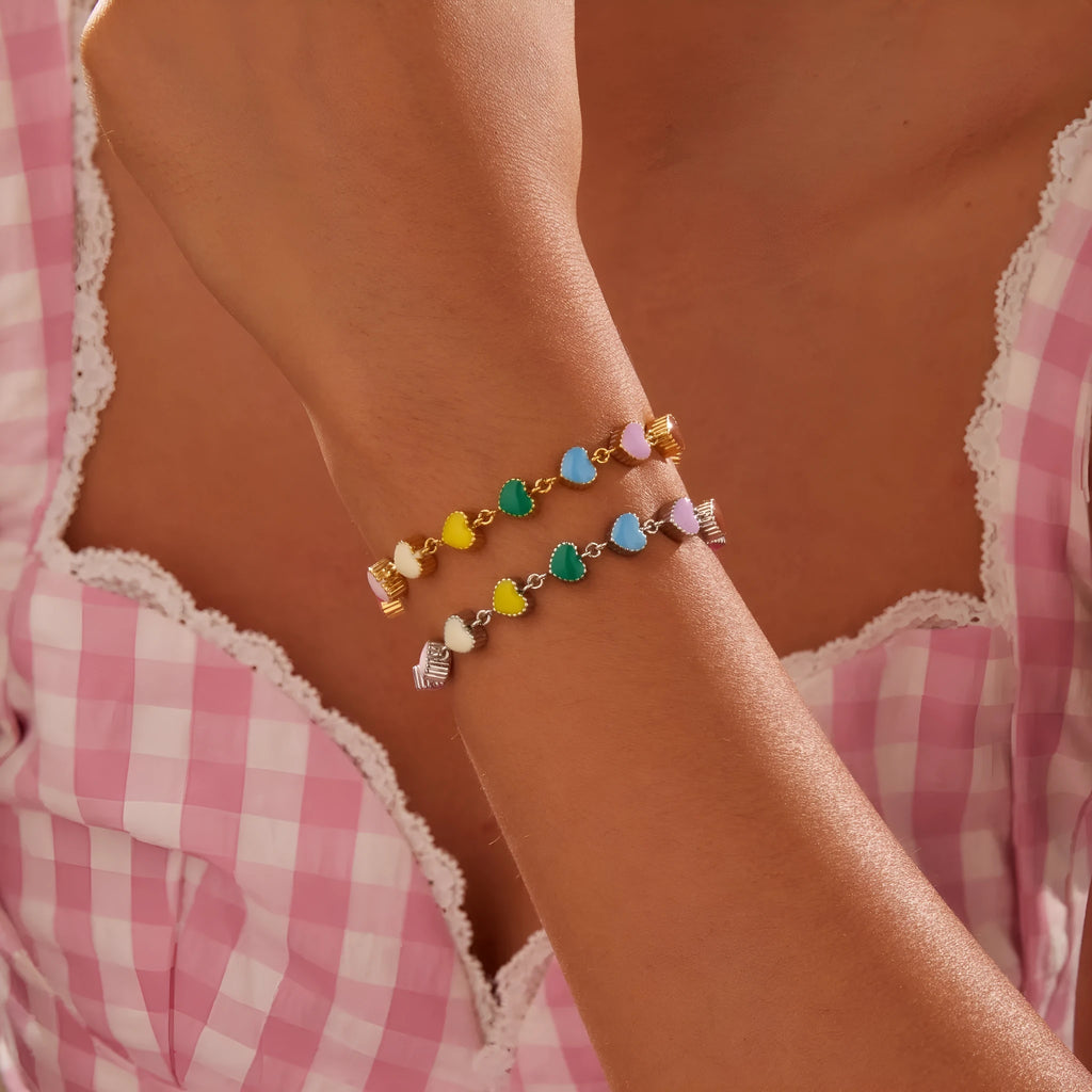 Heart-shaped titanium steel bracelet with colourful oil elements in gold or steel colour options
