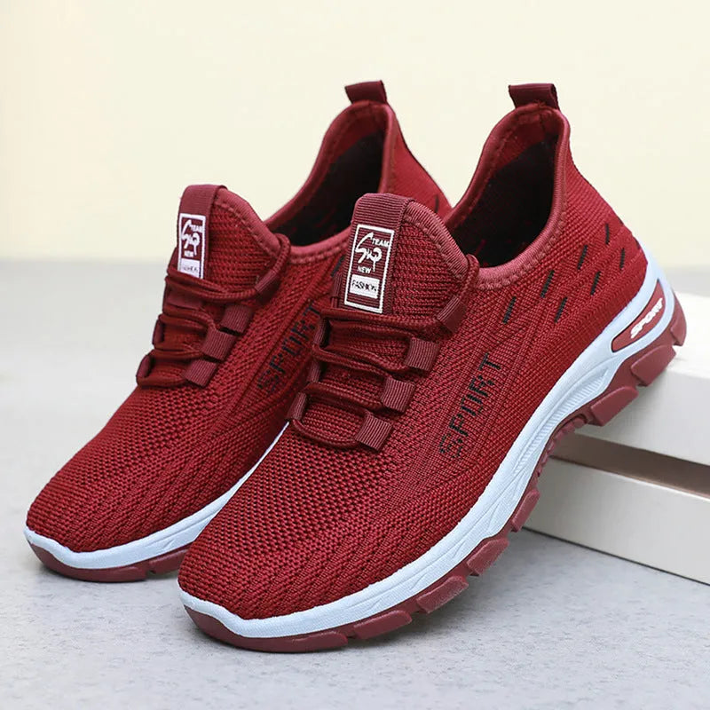Men's and women's low-top casual sneakers with a round toe and soft PVC sole.