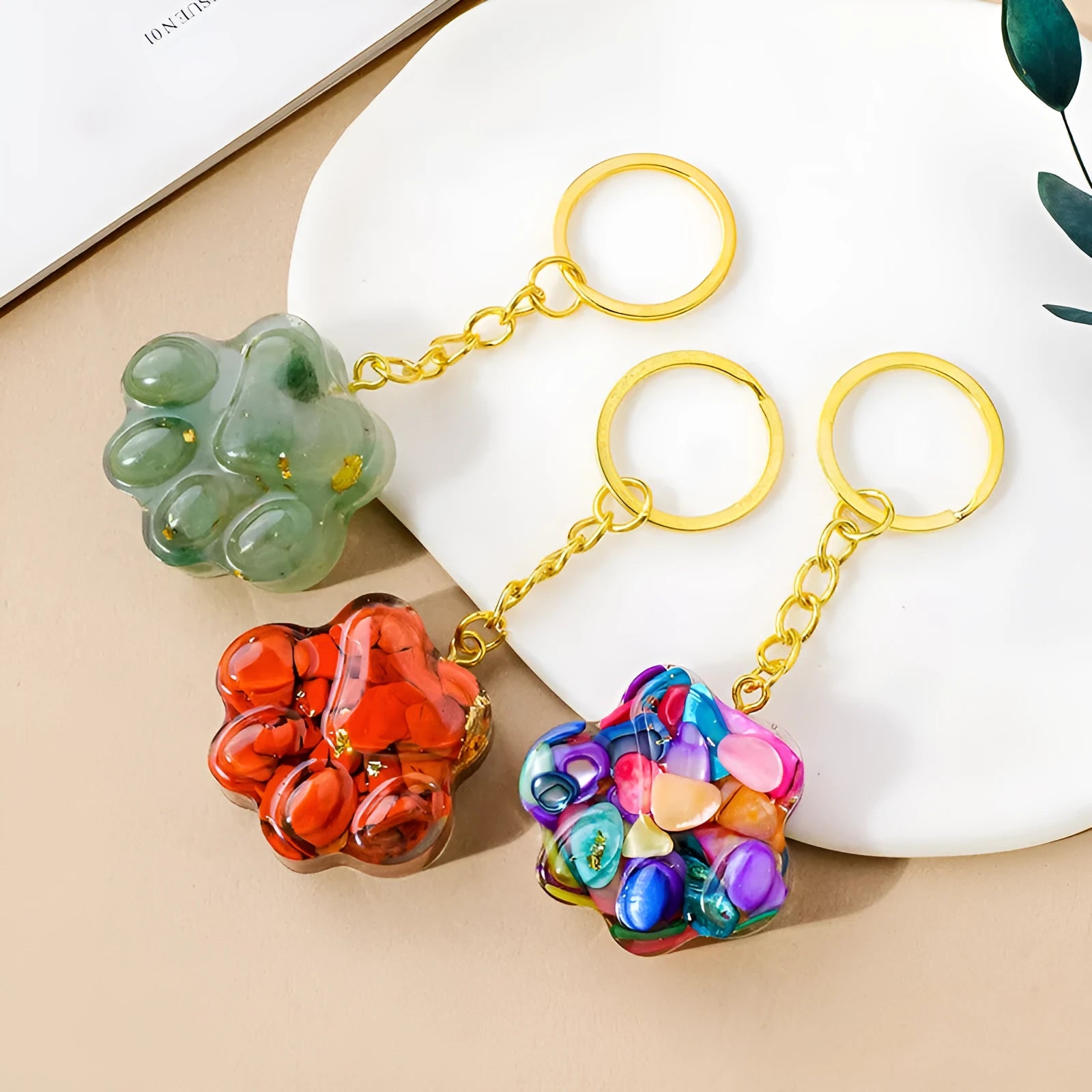 Natural crystal cat's paw keychain pendant in random colour option
