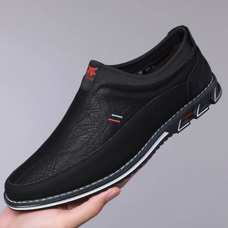 Men's casual leather shoes in black with rubber sole, leather toe cap, and stitching detail.