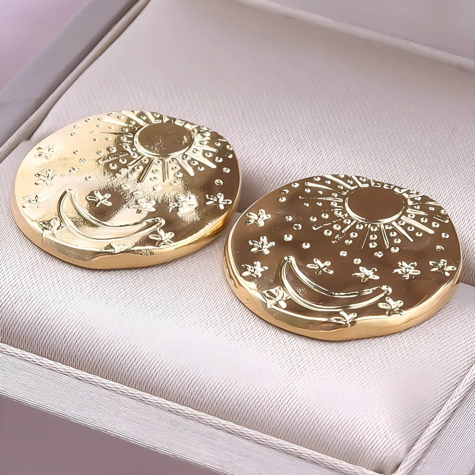 304 stainless steel stud earrings with geometric shell designs in gold or silver colour