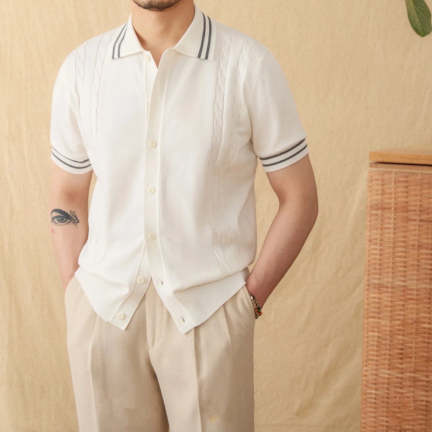 Man's apricot-coloured knitted polo shirt with a lapel collar and short sleeves.