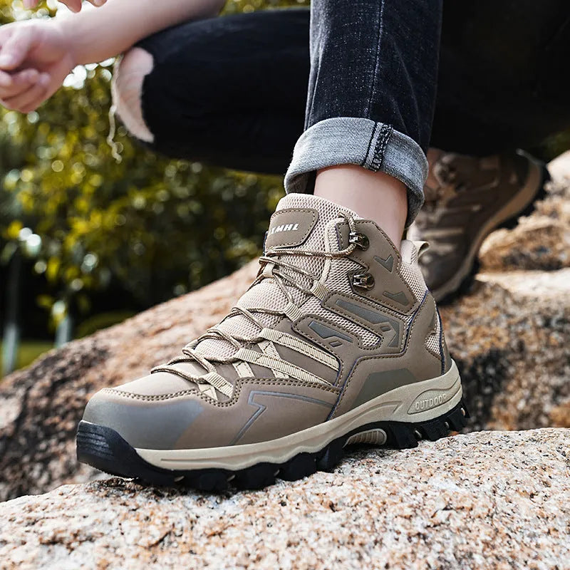 Flannel upper hiking sneakers with rubber sole in five colours on mountain trail