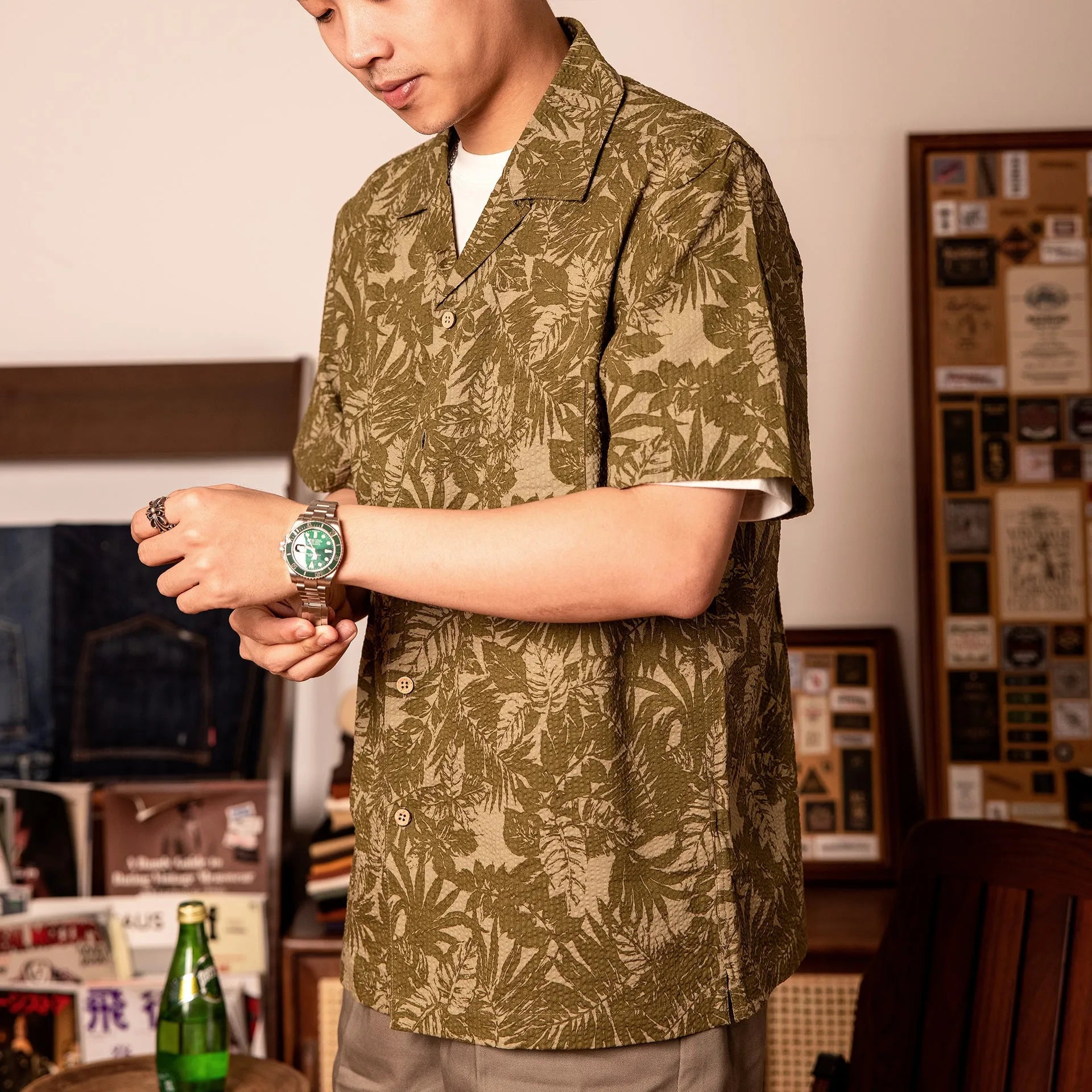 Vintage floral print seersucker shirt with Cuban collar in loose cardigan style for men