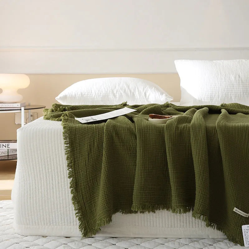 Four-layer gauze cotton blanket with knotted tassels in avocado green colour
