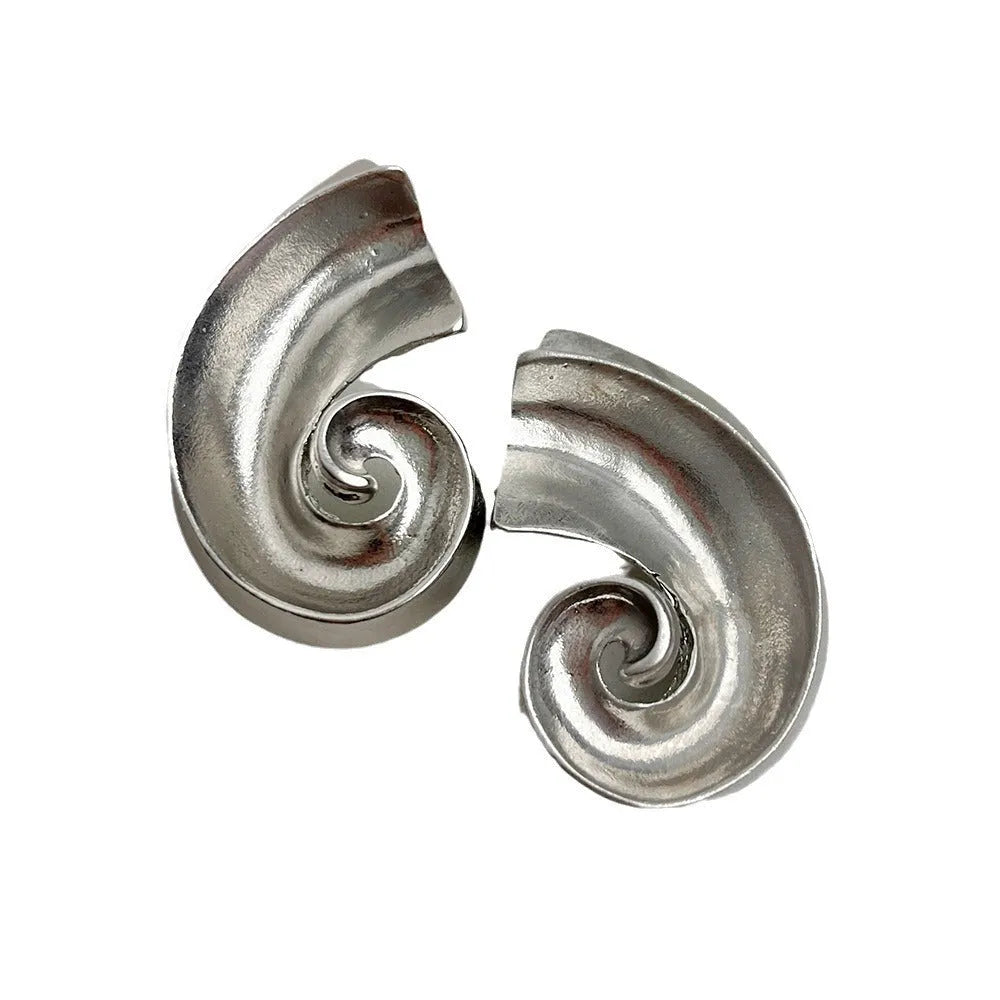 Retro geometric alloy ear studs in gold or silver finish with 5cm size