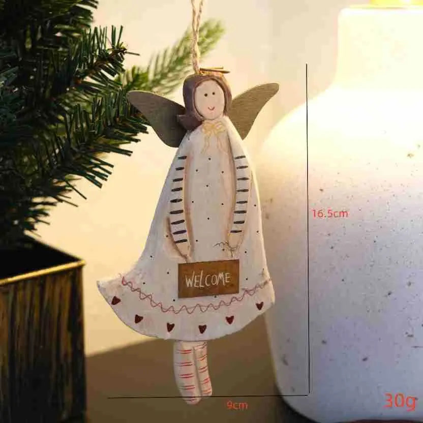 Carved wooden door pendant with hand-painted love heart design in American country style