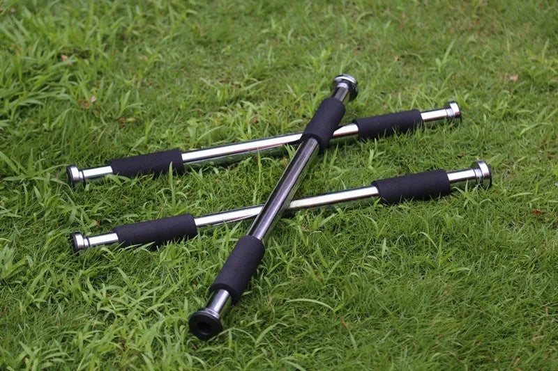 Steel adjustable doorway pull-up bar extended to its maximum 100cm width.
