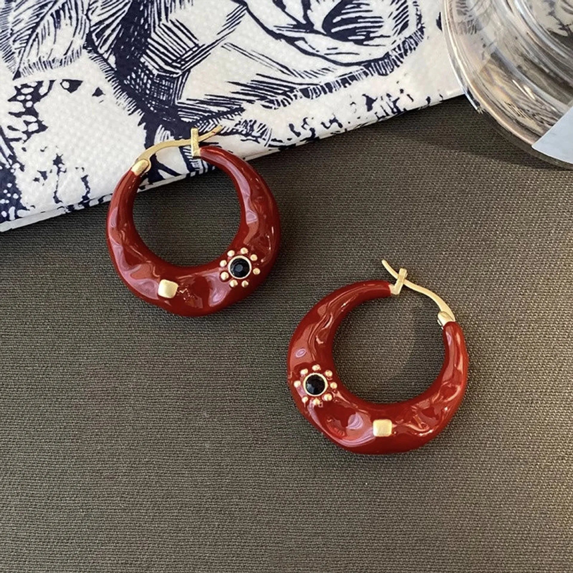 Hong Kong style retro alloy ear studs with rhinestone decoration in black and red colours