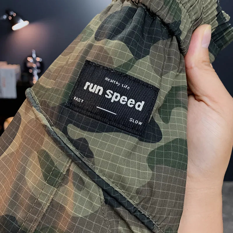 Men's camouflage cargo shorts with cargo pockets and loose fit design in cotton blend fabric