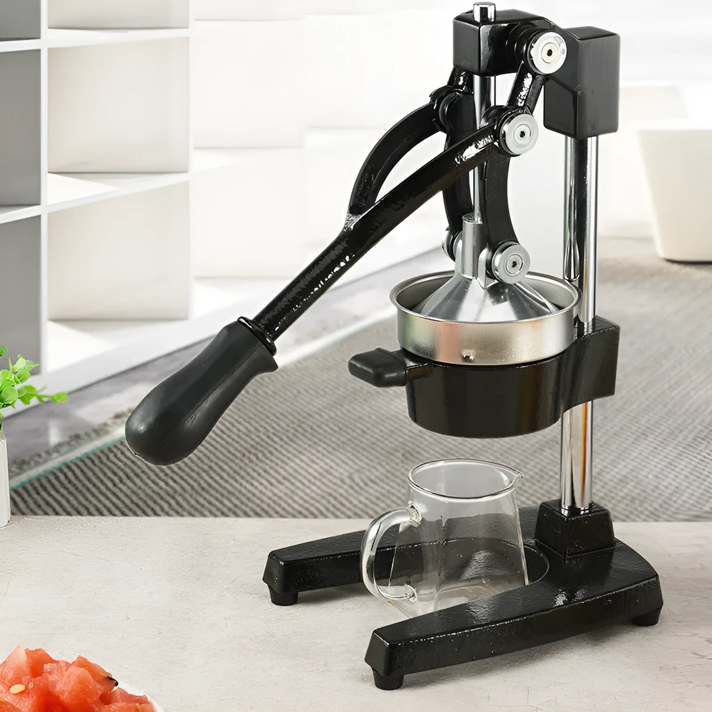 Cast iron manual juicer with stainless steel strainer in black colour, 40cm height