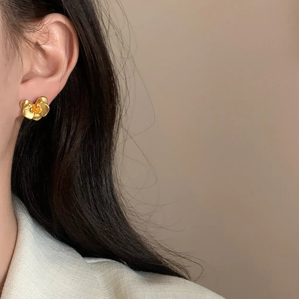 Retro flower fashion earrings in gold or silver electroplated finish with petal details