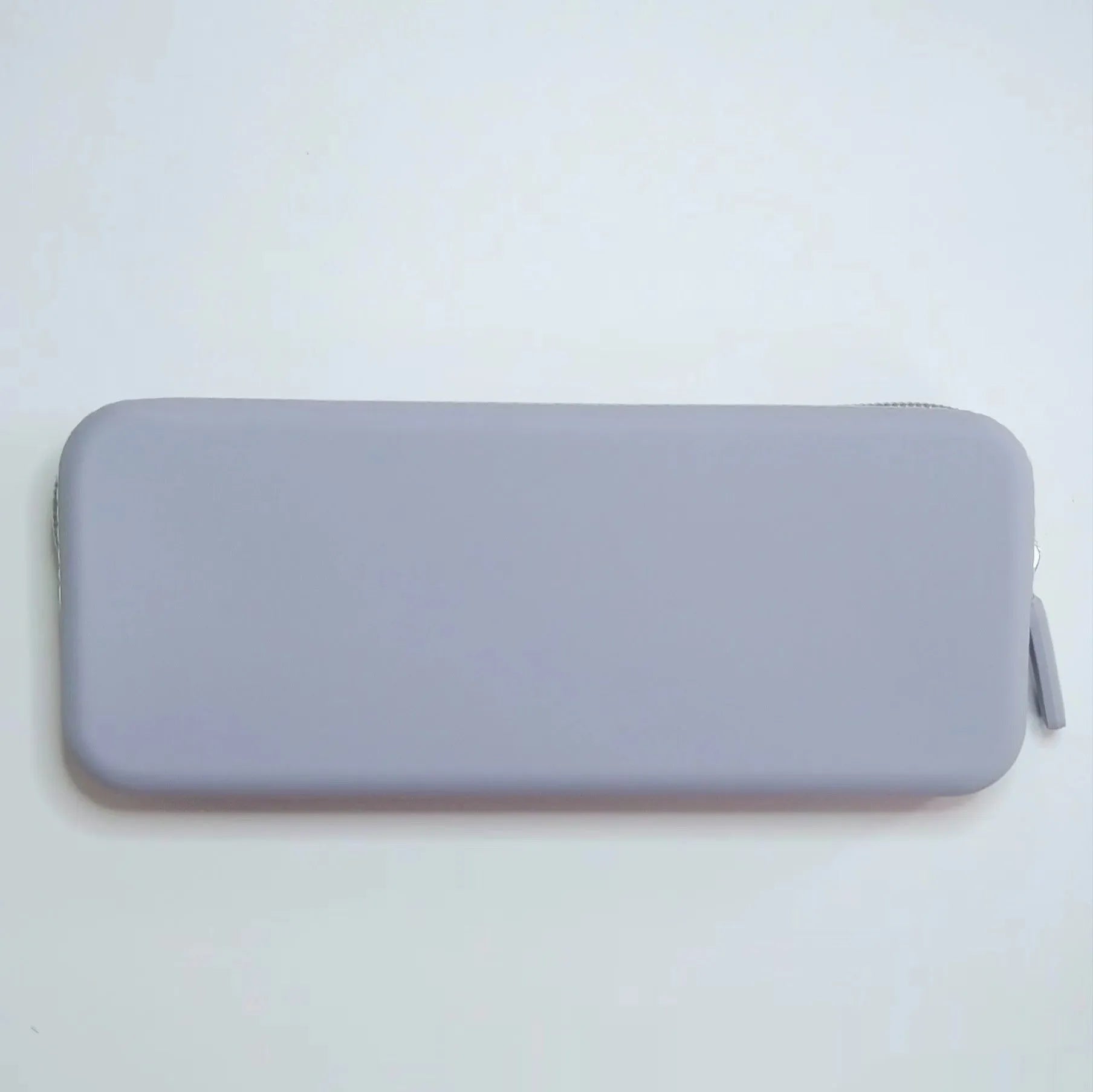 Silicone makeup brush storage bag in various colours showing compact 20x8x2.5cm dimensions