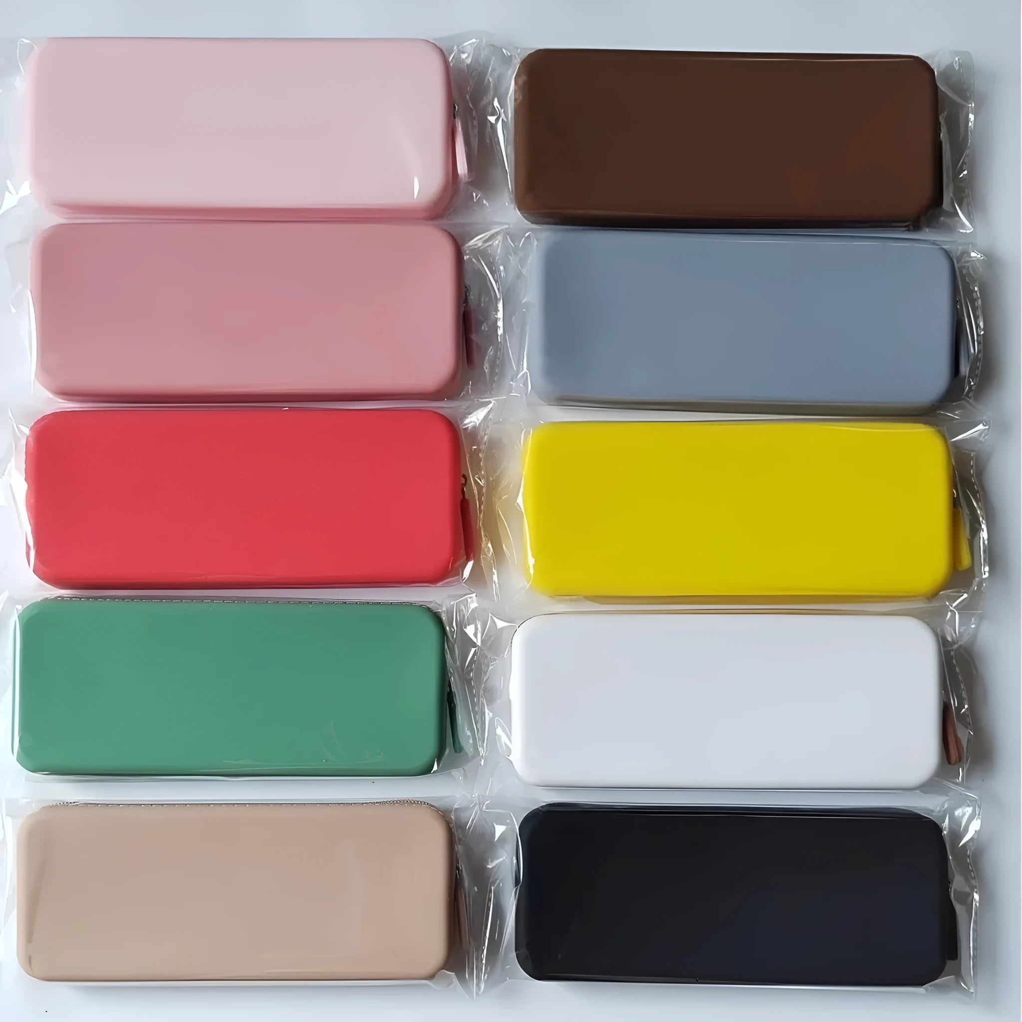 Silicone makeup brush storage bag in various colours showing compact 20x8x2.5cm dimensions