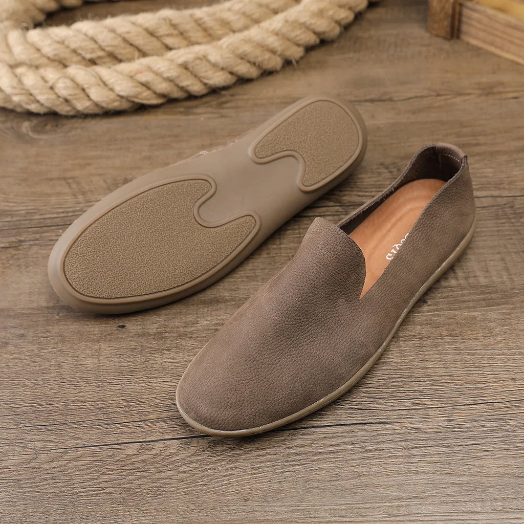 Handmade men's low-top shoes in khaki and grey colours with cowhide uppers and wedge heels