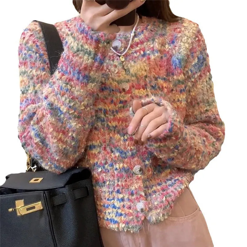 Retro slim fit knitted cardigan in pink or green acrylic fibre with regular sleeves