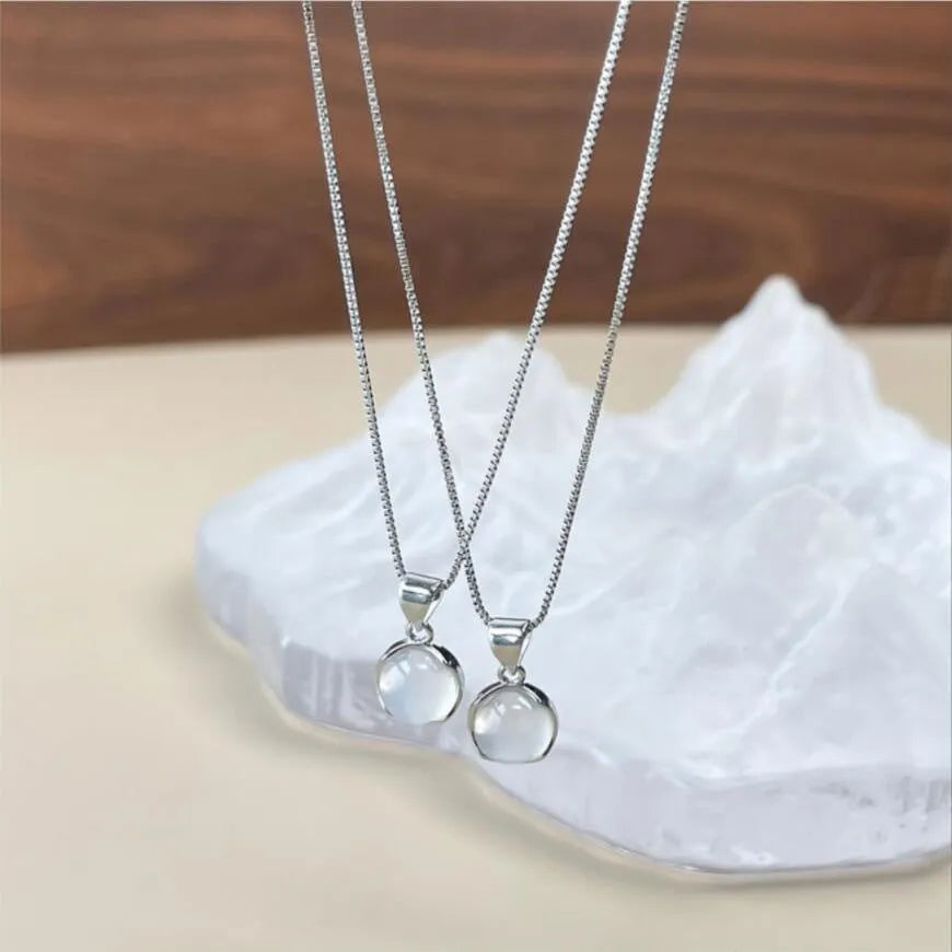 Korean-style oval pendant necklace with artificial crystal star on adjustable box chain