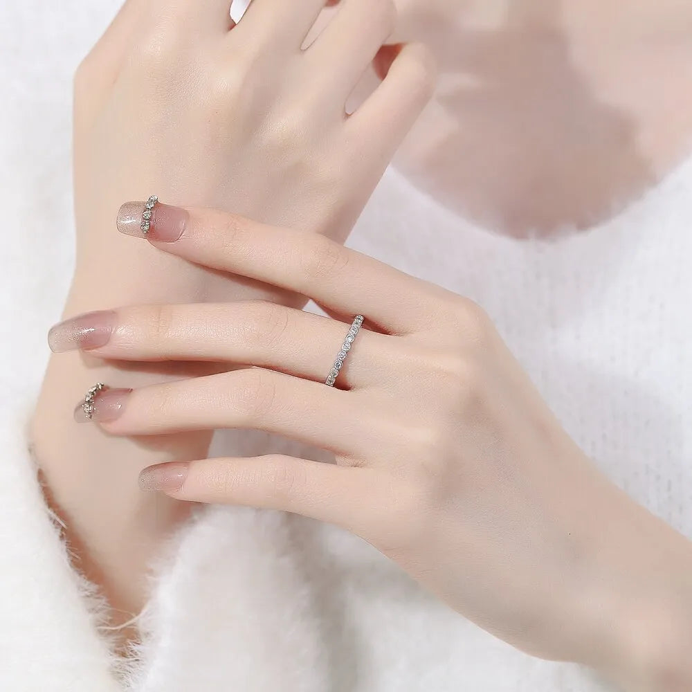 Women's open mouth geometric ring with diamond tail design in white gold or yellow gold colour