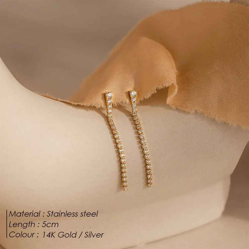 Women's geometric zircon earrings in gold and steel colours with Chinese style line patterns