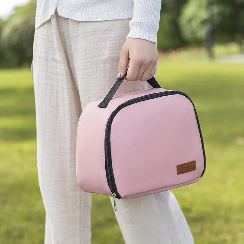 Insulated lunch box bag in textured cloth with heat preservation function and large capacity bento handbag design