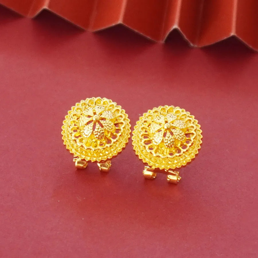 Three-piece gold-plated floral jewellery suit with necklace, earrings and ring on water wave chain