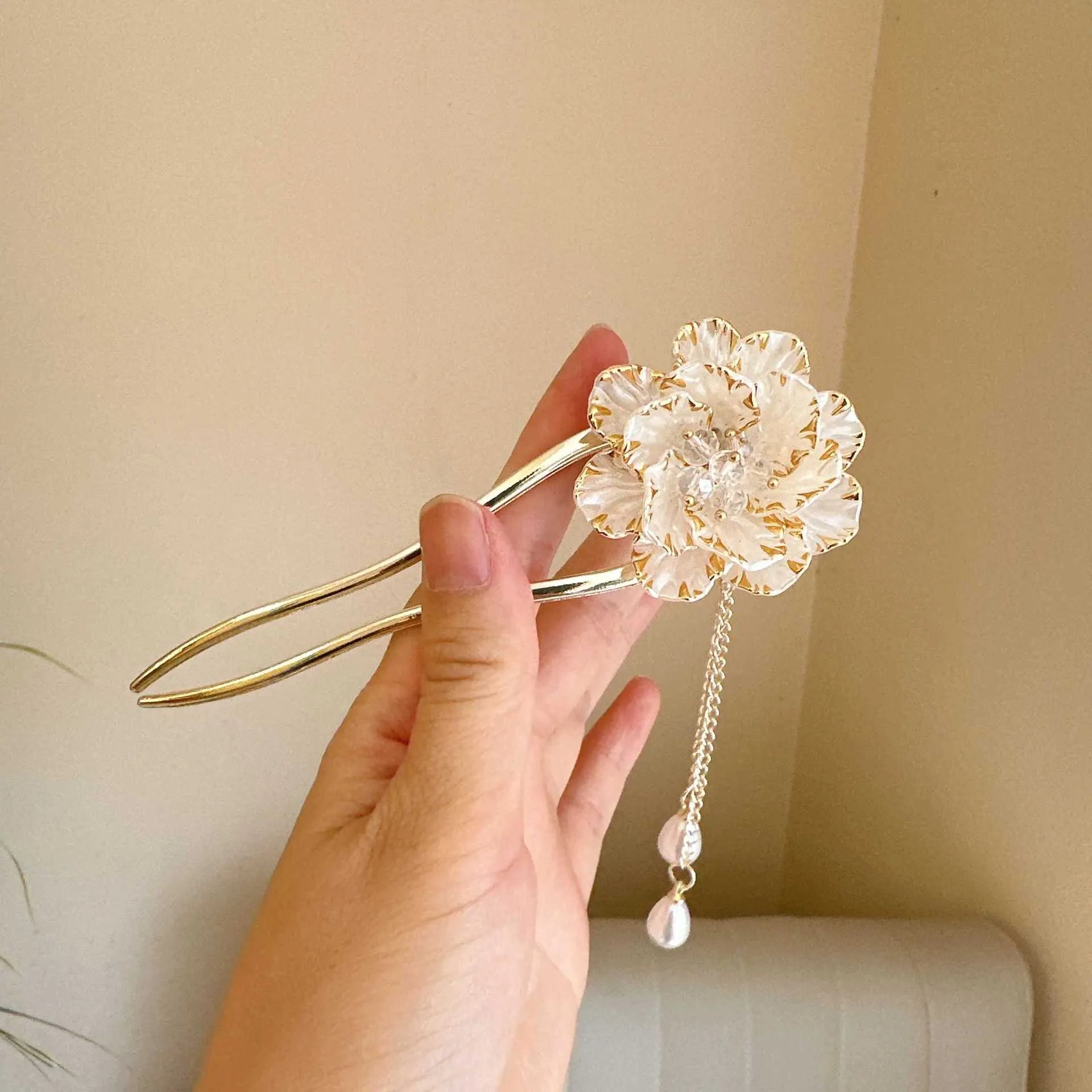 Purple and white retro peony flower with tassel on a U-shaped alloy hairpin.