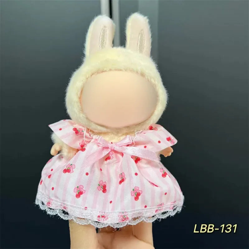 Plastic clothing set for 17cm tall vinyl doll figurine with multiple style code options