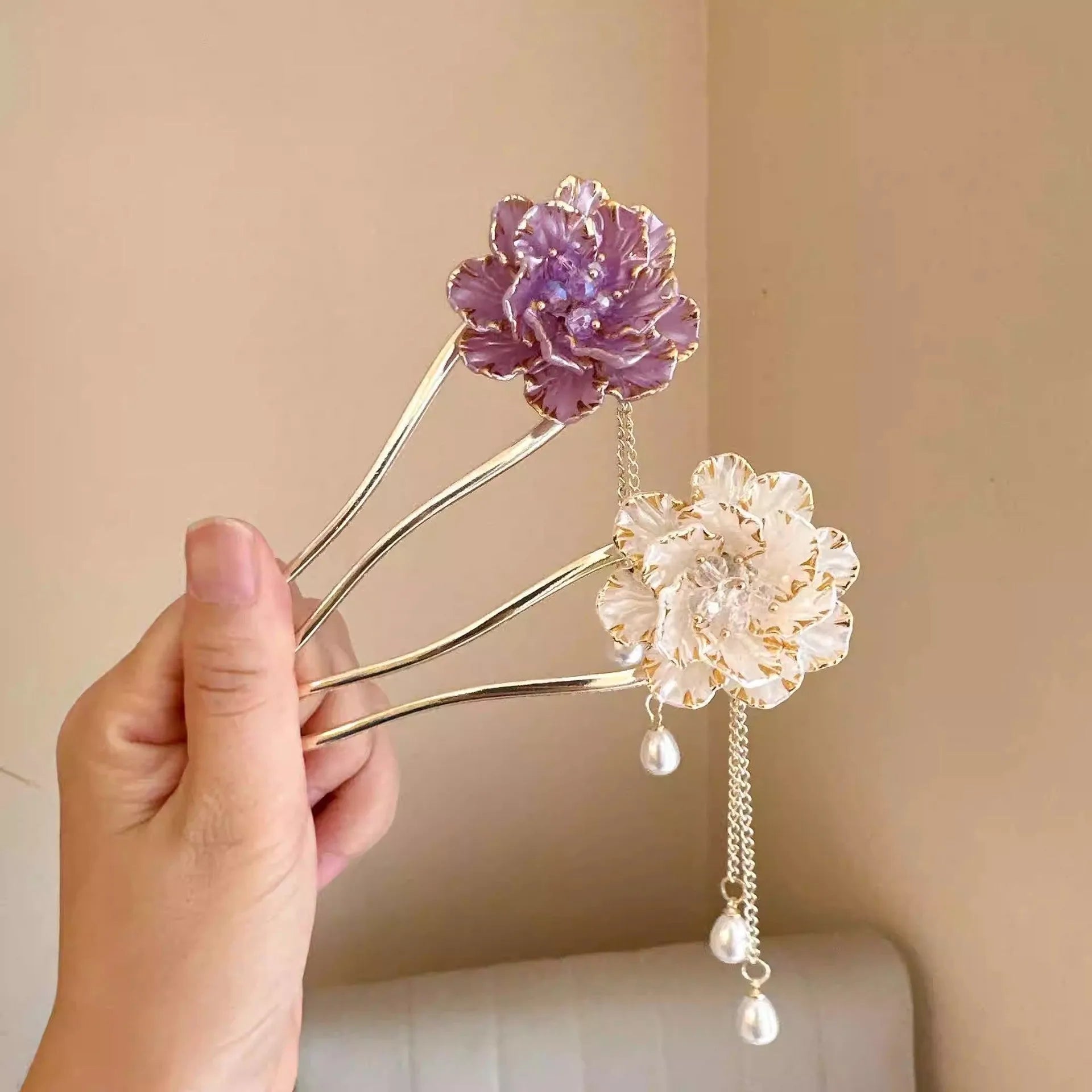 Purple and white retro peony flower with tassel on a U-shaped alloy hairpin.