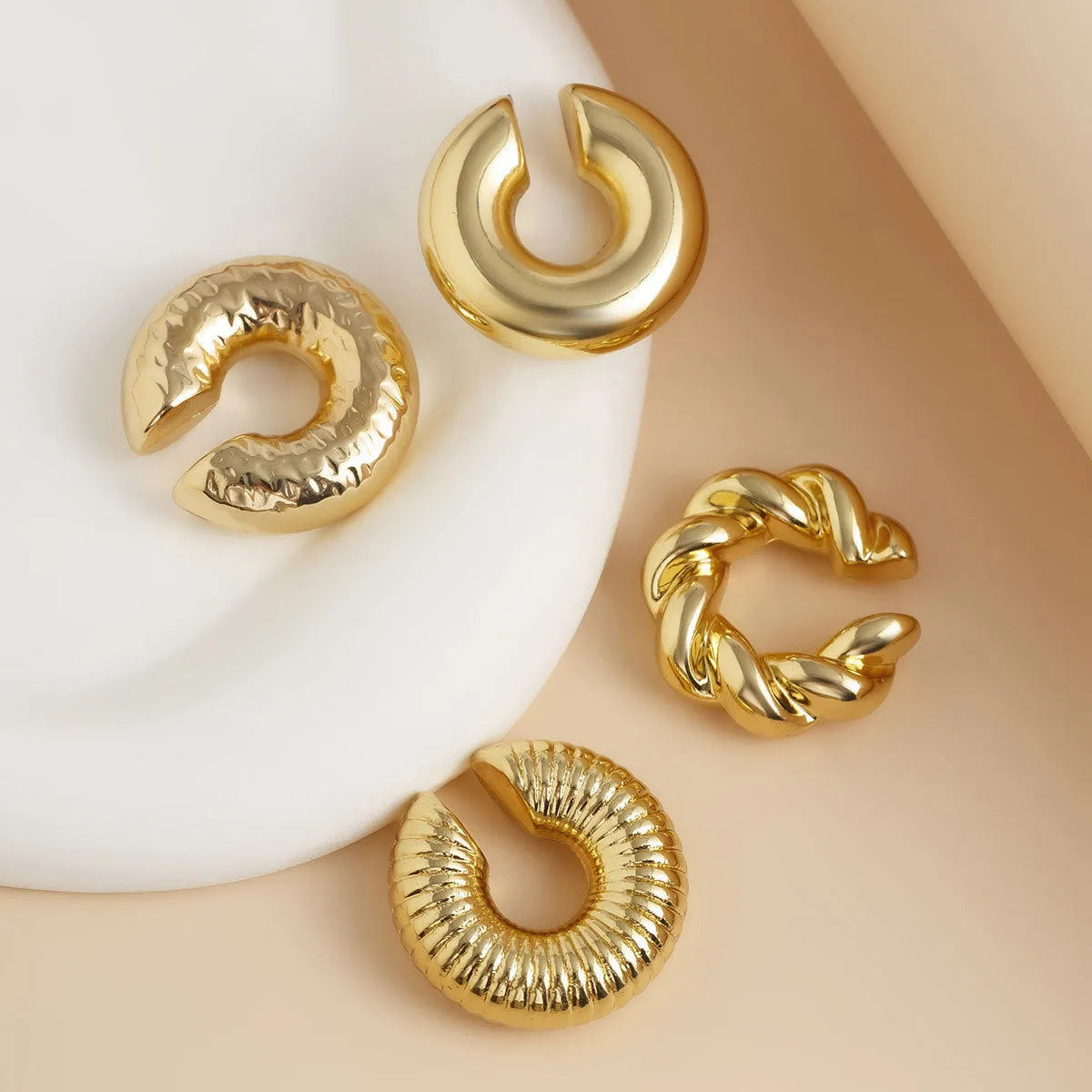 Geometric non-pierced ear clips for women in gold and silver colours, 4 piece set