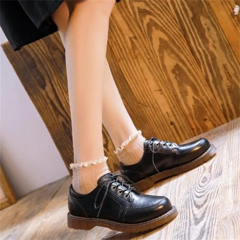 Women's preppy style retro Mary Jane shoes with square heel and front lace-up in black or brown