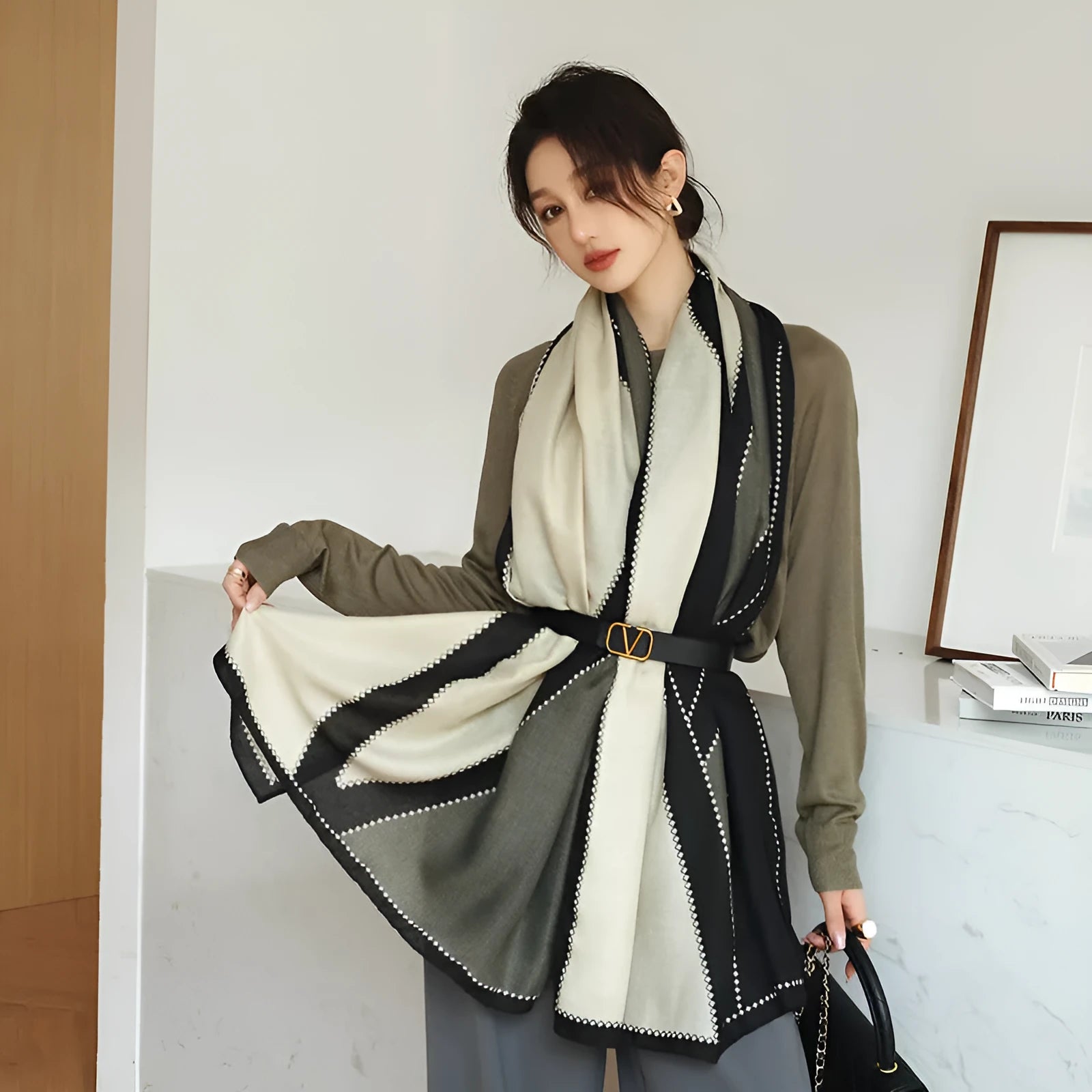 Polyester printed vintage style women's scarf measuring 180cm by 90cm for autumn warmth