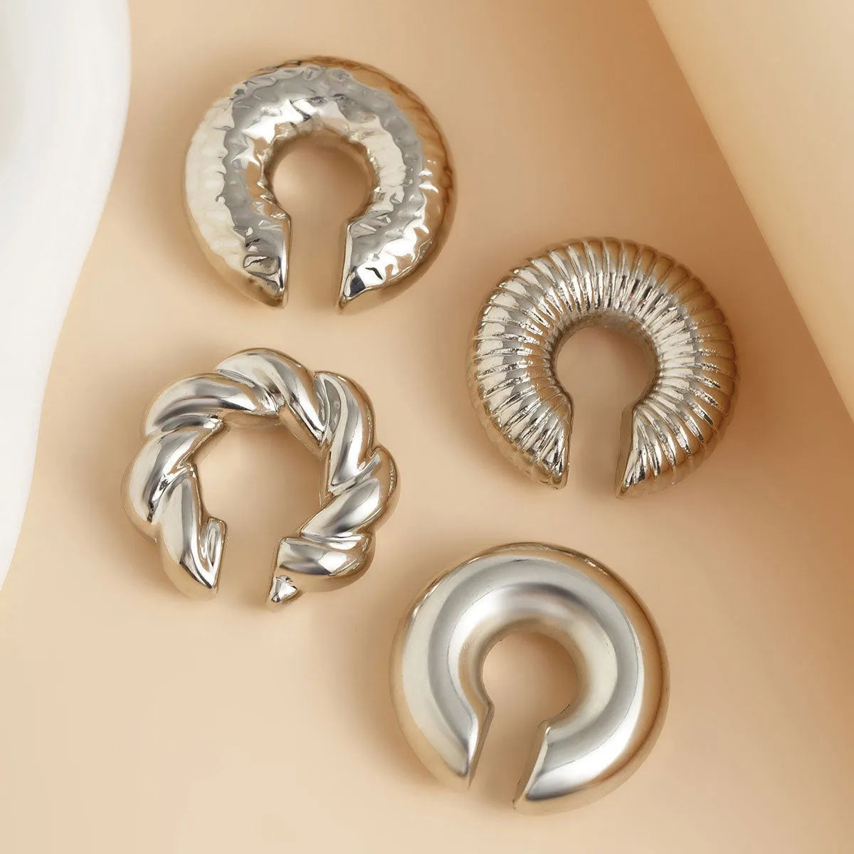 Geometric non-pierced ear clips for women in gold and silver colours, 4 piece set