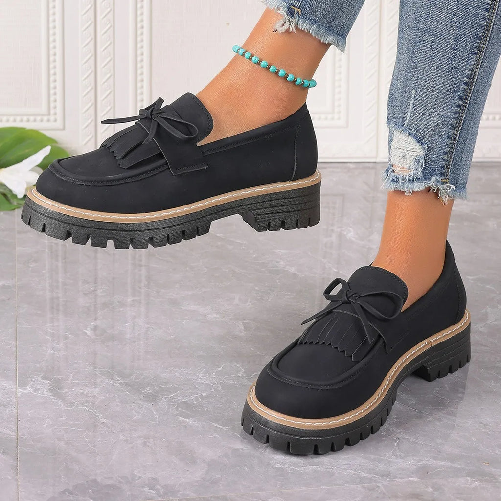 Women's black loafers with tassel detail and bowknot on chunky heel