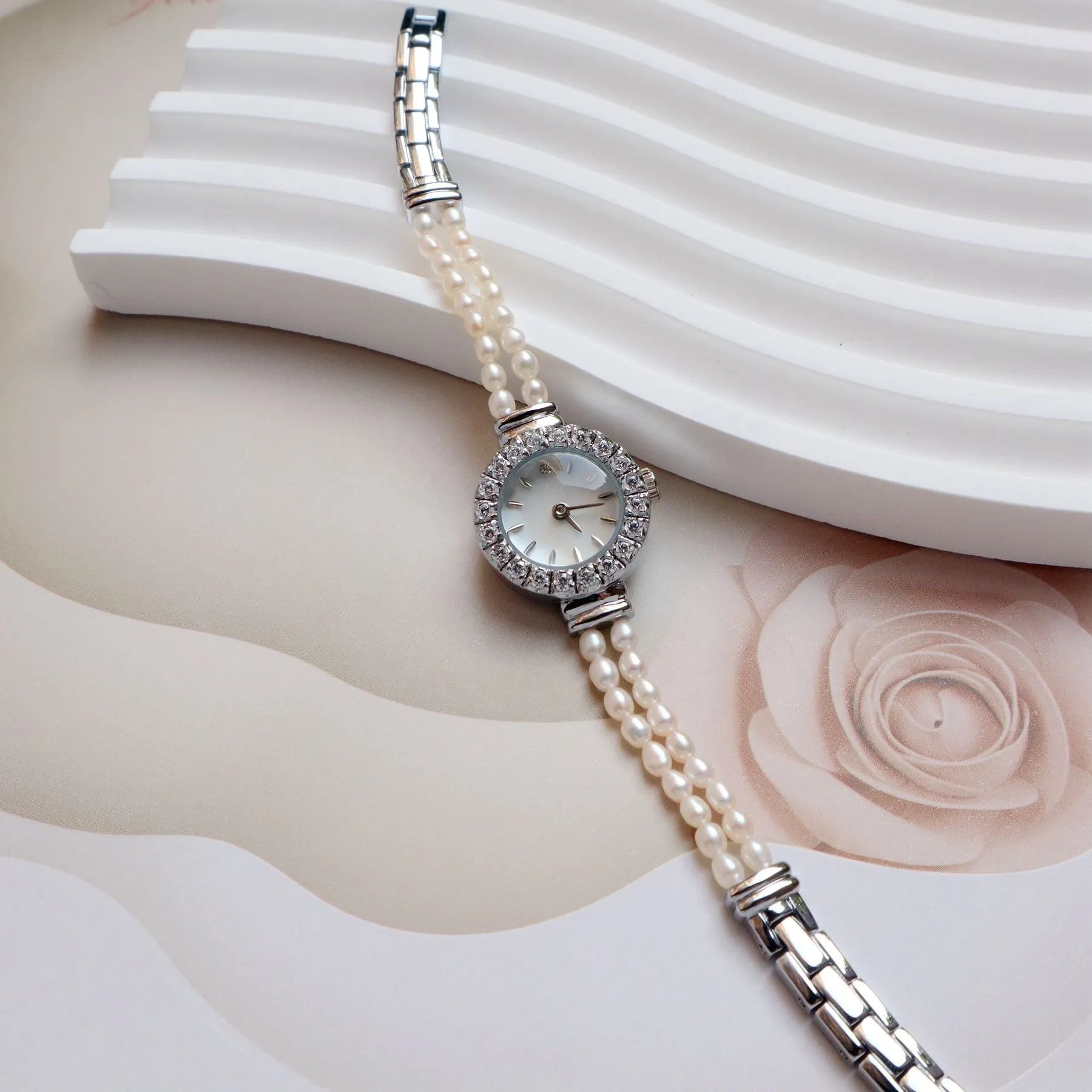 Women's light gold watch with freshwater pearl bracelet and 18mm round dial