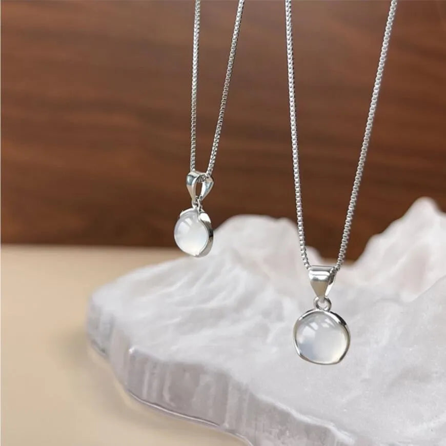 Korean-style oval pendant necklace with artificial crystal star on adjustable box chain