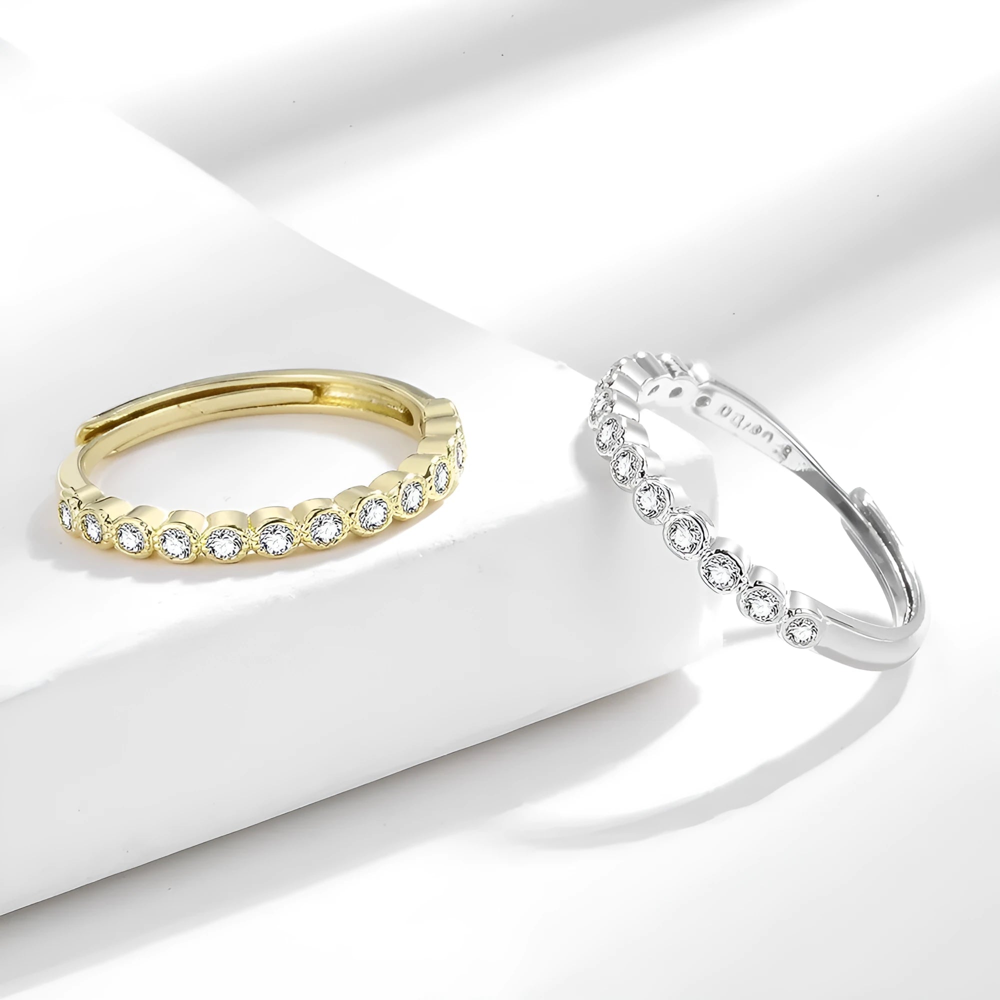 Women's open mouth geometric ring with diamond tail design in white gold or yellow gold colour